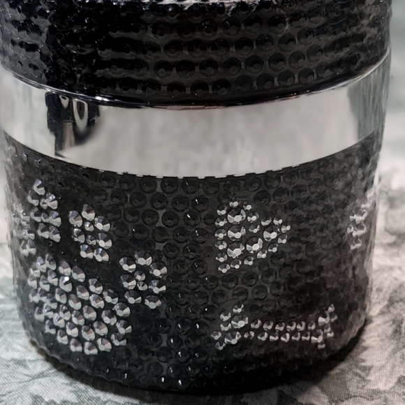 'PRAI' Throat & Decolletage Creme - Picture 2 of 4